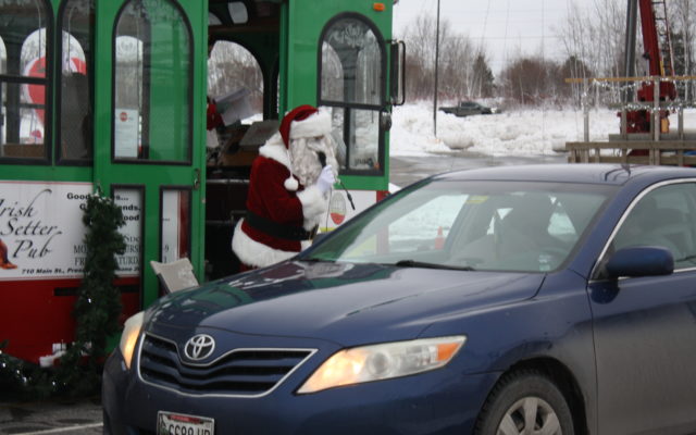 Santa visits local families at Wintergreen drive-thru event - Vimarsana News
